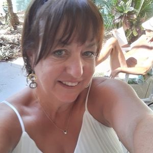 Meet your Posher, Debbie